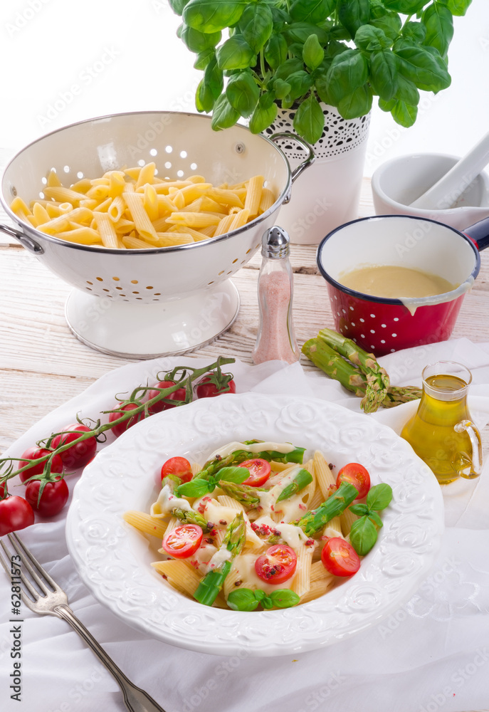 Noodles with asparagus in cream-cheese sauce Noodles with asparagus in cream-cheese sauce