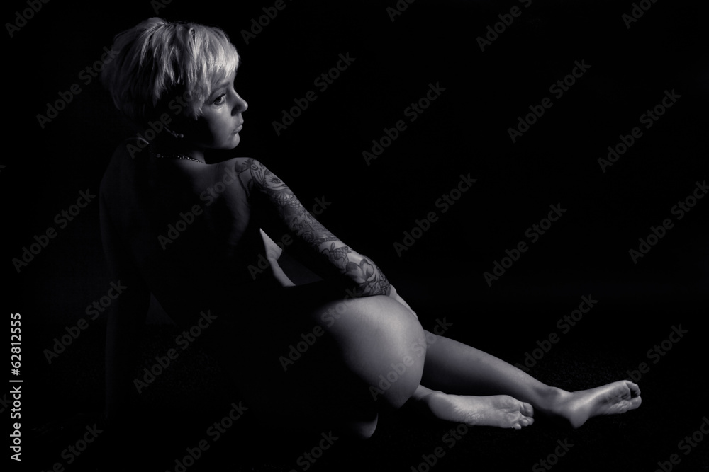 Frauenakt mit Tattoo Frauenakt mit Tattoo