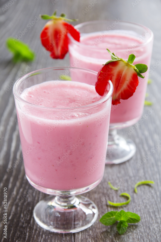 Cocktail strawberry and banana Cocktail strawberry and banana
