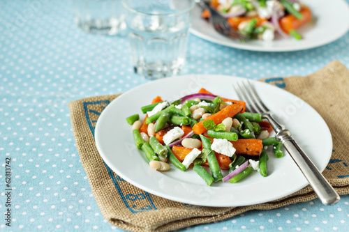 Salad with beans, carrots and feta