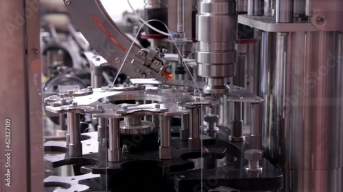 Фрагмент упаковочного механизма в действии