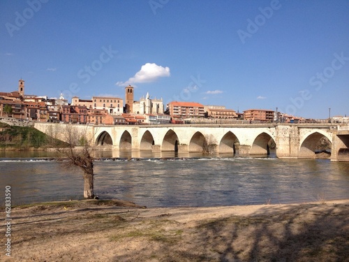 Puente en Tordesillas, Valladolid © imstock