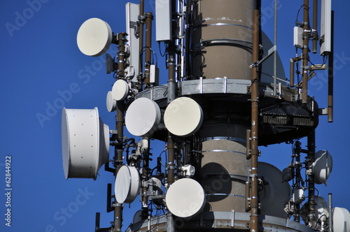 transmitter platform in eye level, no worm's-eye view