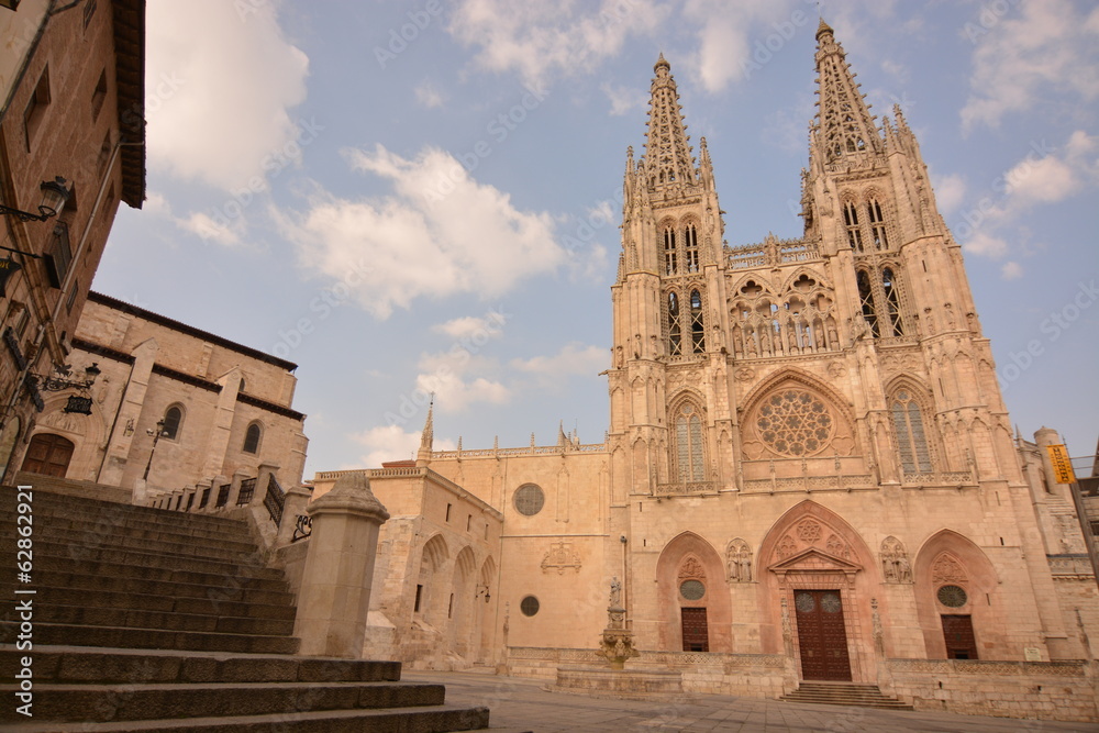 Vista de la Catedral de Burgos desde la Plaza, España