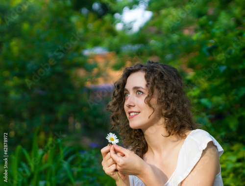Beautiful romantic woman with daisy flower