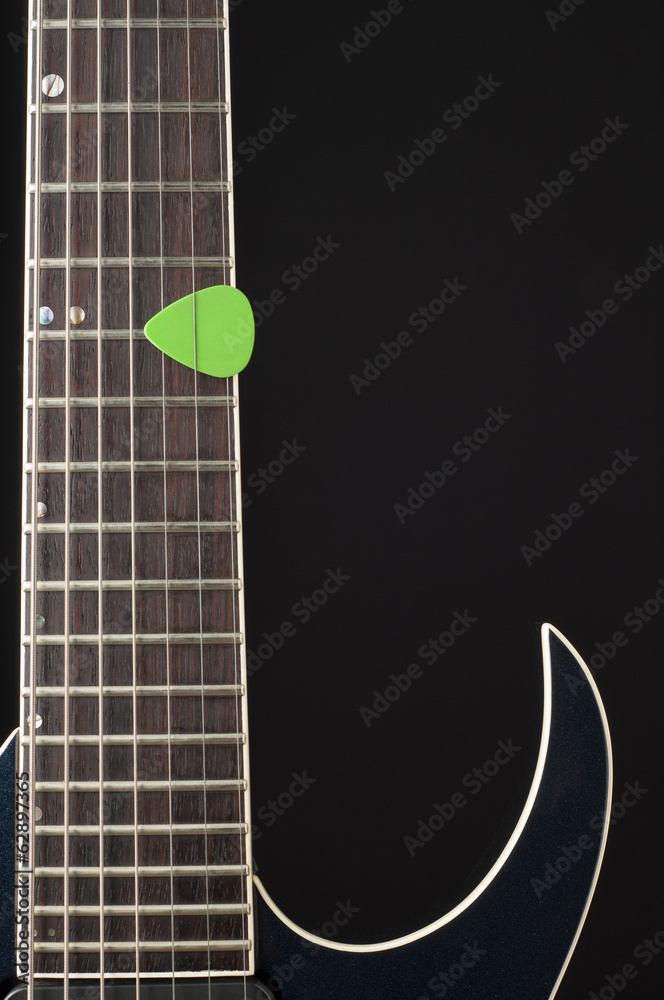 Mástil guitarra siete cuerdas. Seven string guitar. Púa. Pick Stock Photo |  Adobe Stock