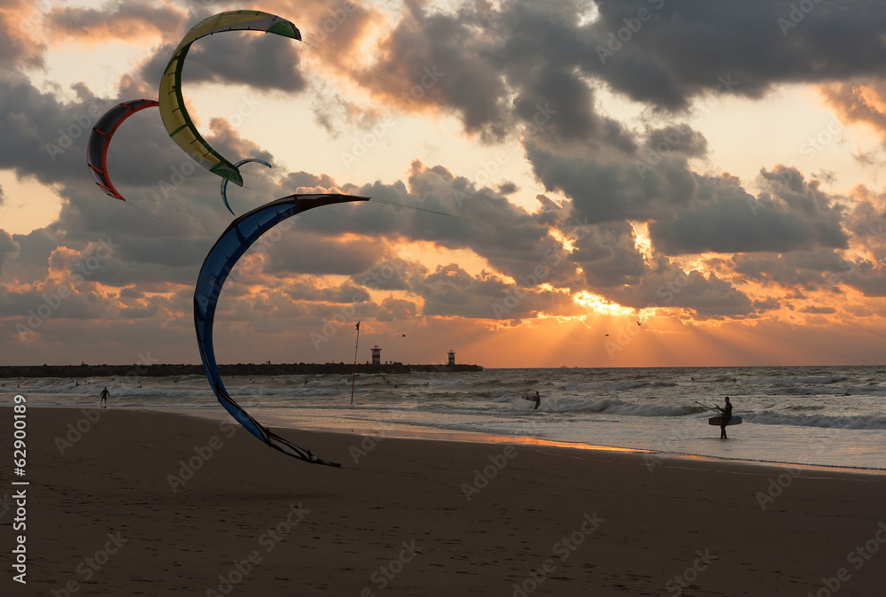 Poster Print Kite surfing in the sunset at the Dutch beach of Scheveningen 40x26.7 cm