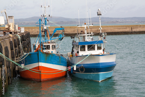 Chalutiers dans le port de Rosmeur a Douarnenez en Bretagne