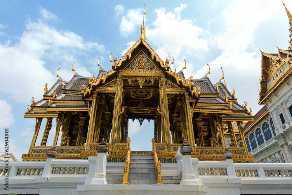 Fototapeta premium Building at Wat Phra Chetupon Vimolmangklararm (Wat Pho) temple