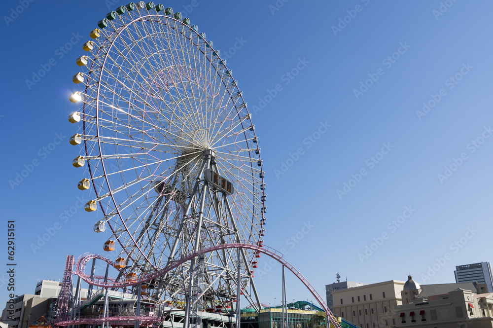 横浜みなとみらい２１の観覧車のある風景