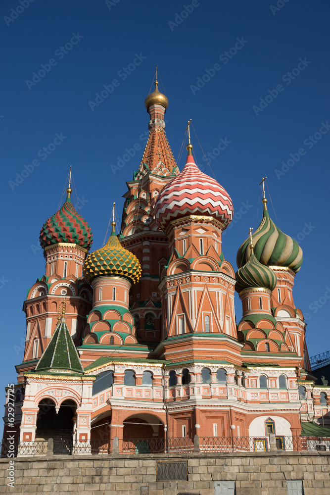 Spring in Moscow - Temple Basil's Cathedral - obrazy, fototapety, plakaty 
