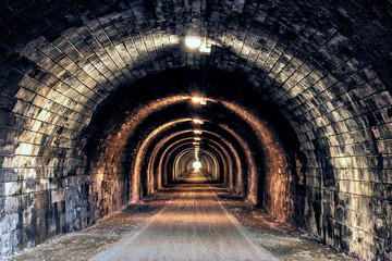 Fotobehang Tunnel Helder licht aan tunneluitgang  © karenm9071