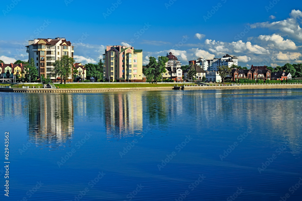 Naklejka premium Embankment of lake Verhnee (until Oberteich) on a summer evening