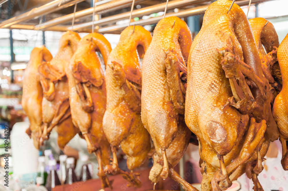 Naklejka premium Pot stewed duck on sale in market
