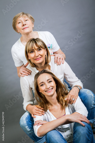 фотографія Three generations with a striking resemblance
