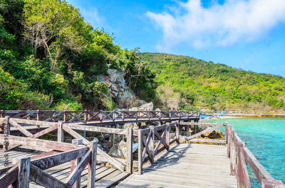 Fototapeta premium Koh larn beach island at Pattaya Thailand