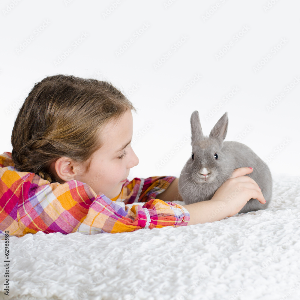 Mädchen mit Hase Mädchen mit Hase