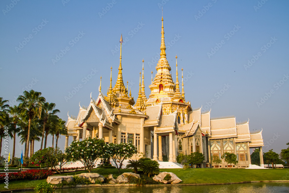 Naklejka premium Beautiful buddhist temple