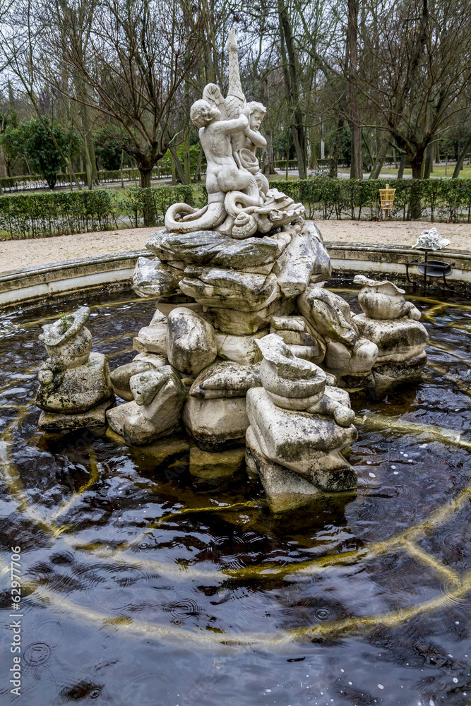 Fototapeta premium Ornamental fountains of the Palace of Aranjuez, Madrid, Spain