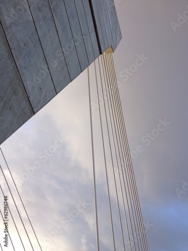 Lineas, detalle de un puente © imstock