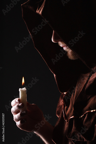 Bilde på lerret wizard in black cape with candle