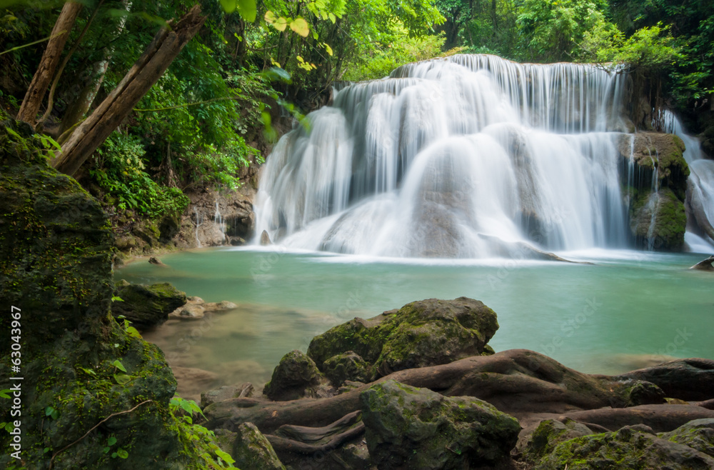 Fototapeta premium Huay mae kamin wodospad, Kanchanaburi Tajlandia