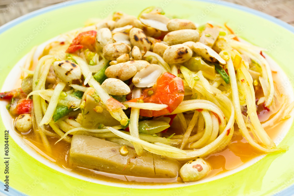 Papaya salad, Thai food, place on plate