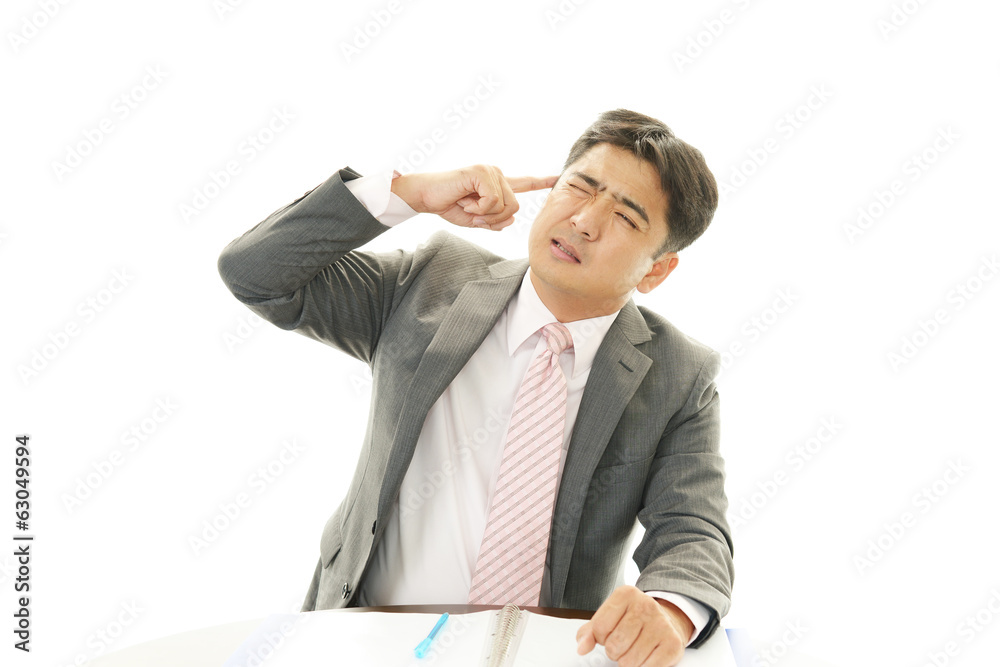 頭痛を訴えるビジネスマン