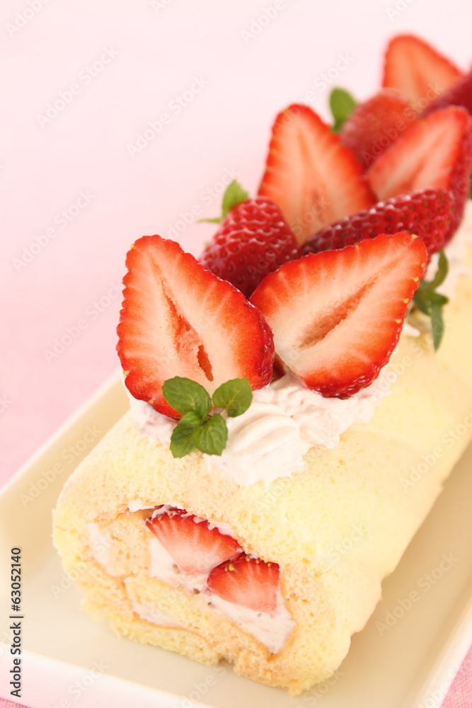 ストロベリーロールケーキ ストロベリーロールケーキ