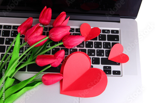 Fototapeta Naklejka Na Ścianę i Meble -  Red hearts and flowers on computer keyboard close up