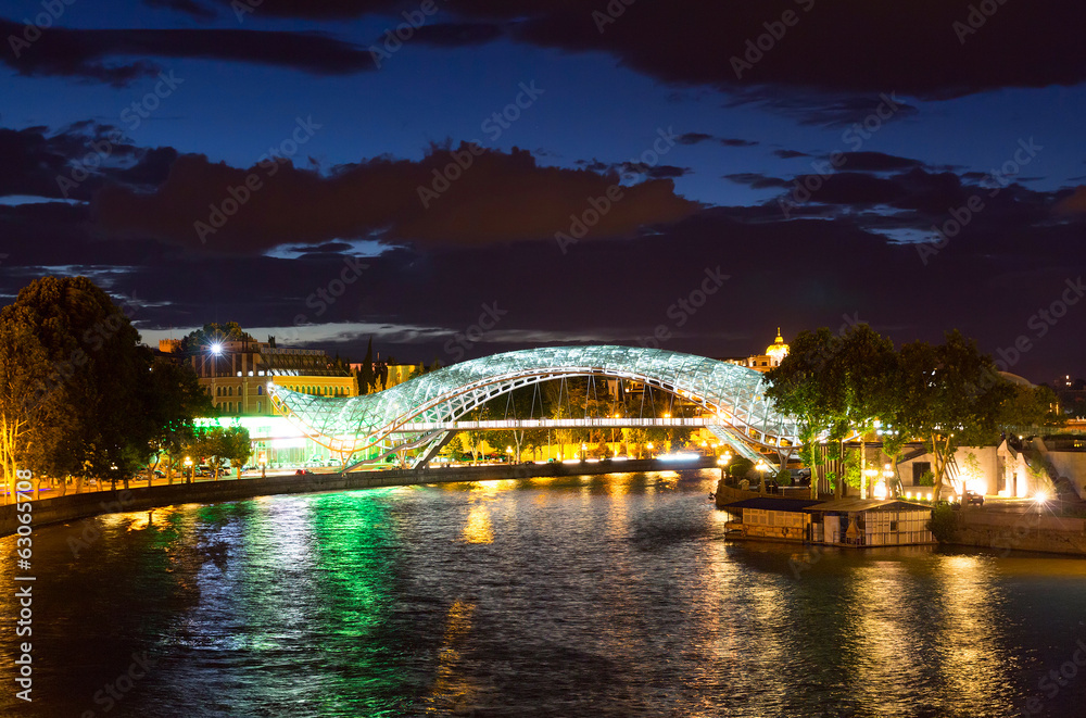 Night view of the brightly lit bridges of Peace