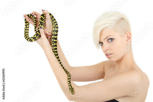 Frau mit Schlange