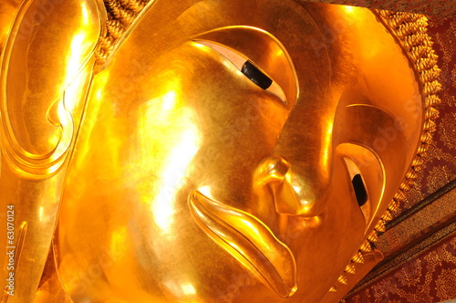 Canvas Print golden reclining buddha statue. Wat Pho, Bangkok, Thailand