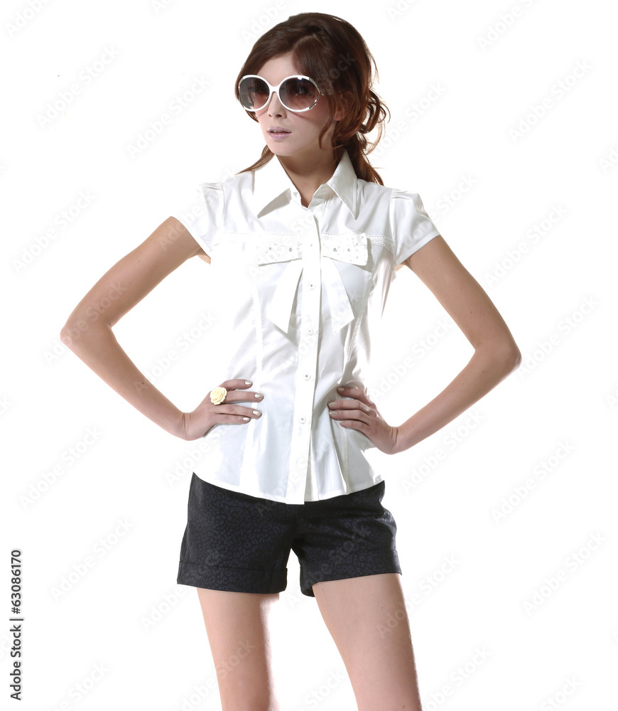 Fototapeta premium casual young model in sunglasses with short posing