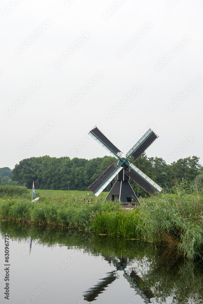 Fototapeta premium Dutch windmill near the river
