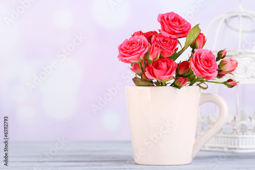 Fototapeta Naklejka Na Ścianę i Meble -  Beautiful small pink roses, on light background