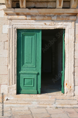 Old door in Hvar, Croatia © xpix