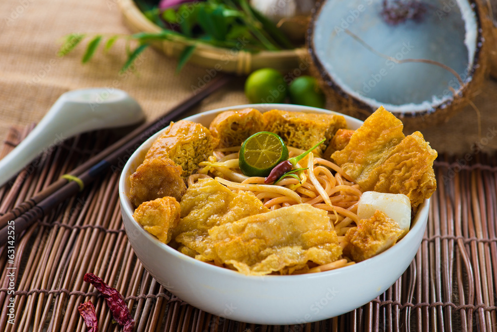 singapore curry noodles with tradtional setting singapore curry noodles with tradtional setting