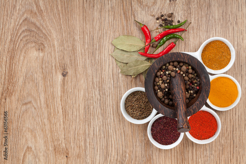 Fototapeta Naklejka Na Ścianę i Meble -  Mortar and pestle with pepper and spices