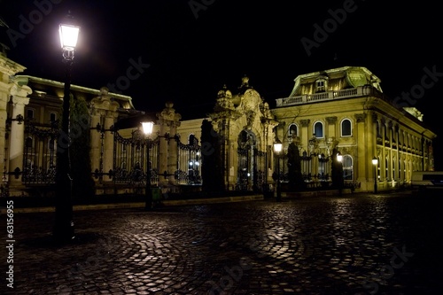 Tableau sur toile luminous square at night