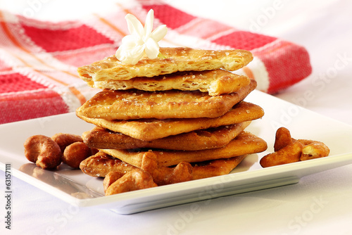 crusty bread (crackers) with cashew