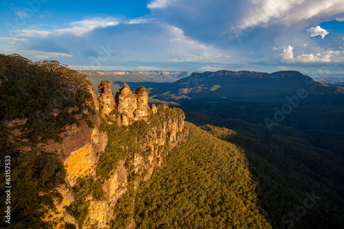 Famous Three Sisters rock formation in Blue Mountains of NSW, Au