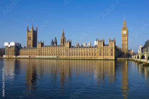 Obraz na plátně Westminster on a bright day with reflections
