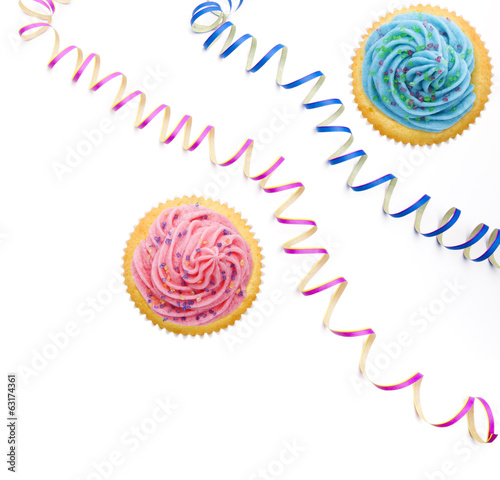 Törtchen und Luftschlangen