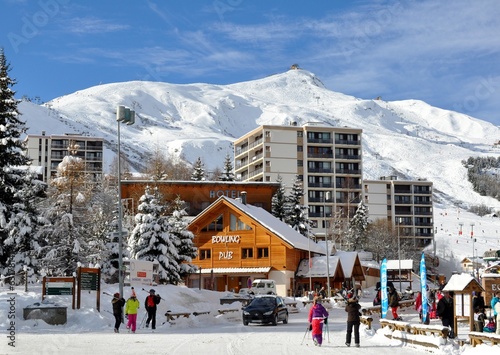 Tableau sur toile Station de ski dans les Alpes