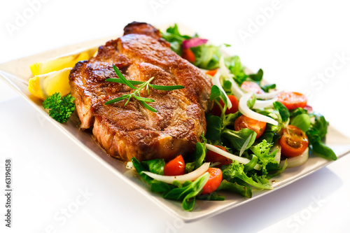 Grilled steak and vegetable salad