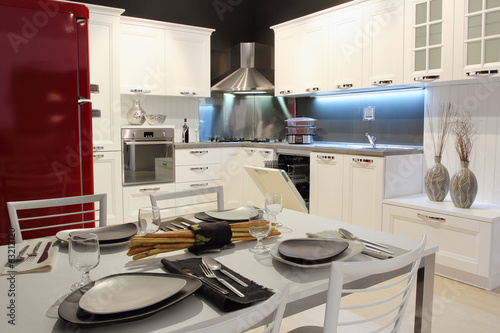 White and cream coloured modern kitchen