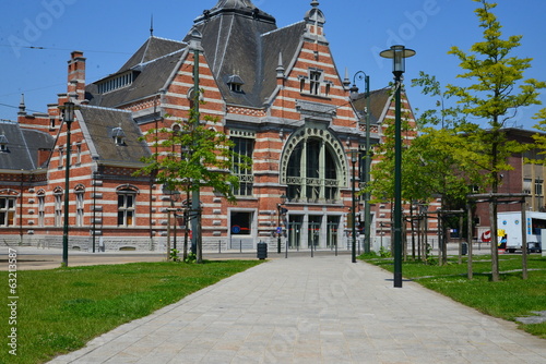 La gare de Schaerbeek et sa place