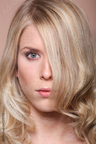 haarschnitt blond locken