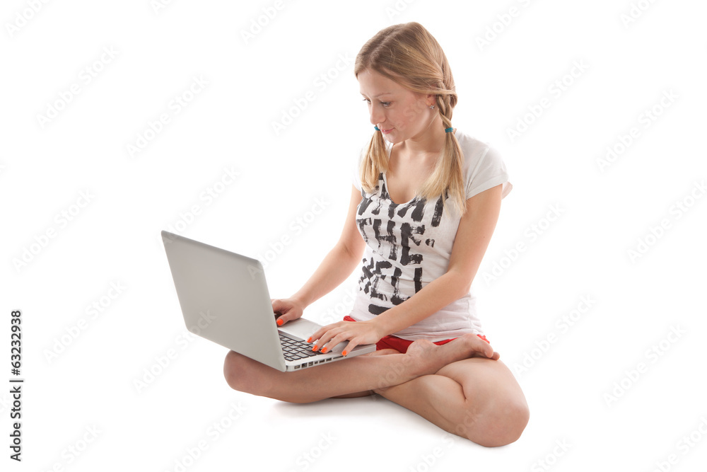 © gna60 - Girl with laptop doing yoga © gna60 - Girl with laptop doing yoga
